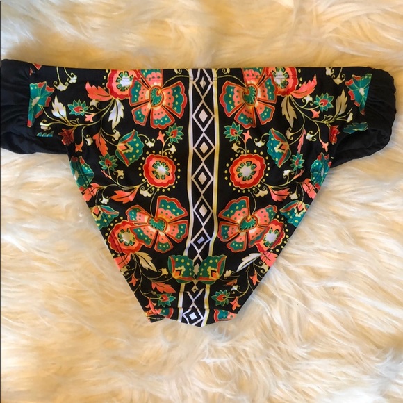 Gibson Latimer Swimsuit Set 🏖🕶 - Picture 3 of 4